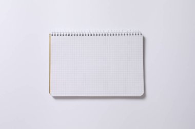 Boş defter, defter ve kalem. Üst manzara, düz yatış. ofis ve eğitim kavramı