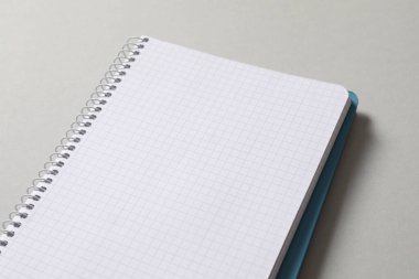 boş sayfalı defter ve kalem