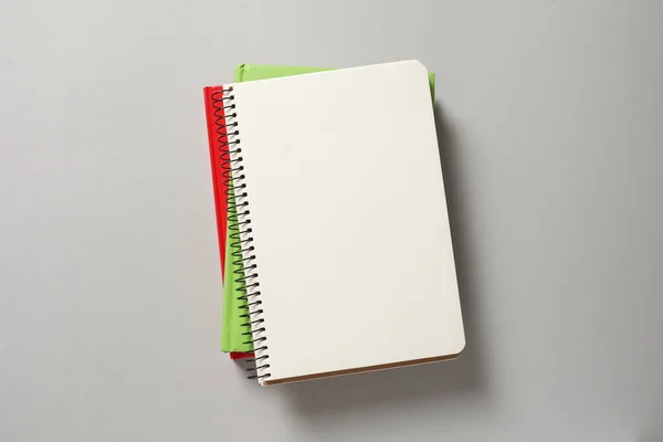 Notebook Com Uma Página Branco — Fotografia de Stock