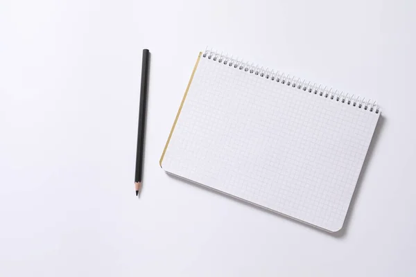 Notebook Com Lápis Papel Branco Para Texto Vista Superior Flat — Fotografia de Stock