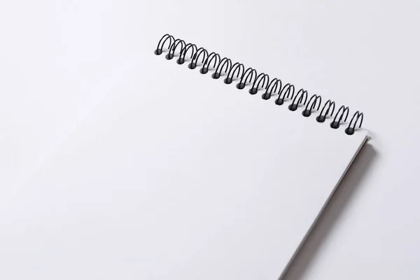 Bílý Notebook Perem Izolované Bílém Pozadí — Stock fotografie