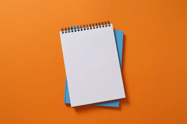 Notebook Branco Com Página Branco Para Texto Flat Lay Vista — Fotografia de Stock