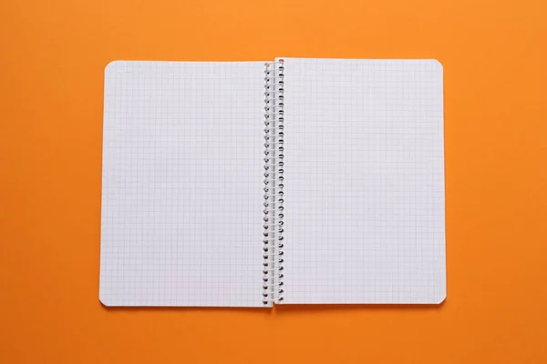 Blocco Note Spirale Vuoto Sfondo Arancione — Foto Stock