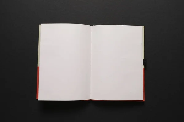 Blanco Open Boek Zwarte Achtergrond Bovenaanzicht — Stockfoto