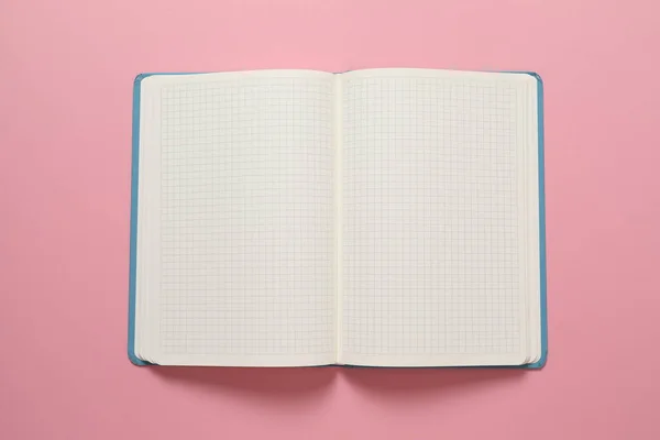 Nyitott Notebook Rózsaszín Háttér — Stock Fotó