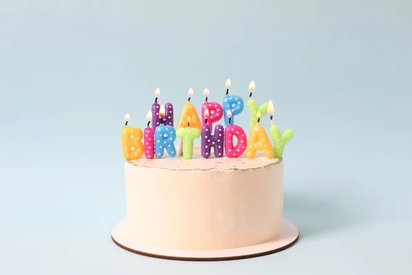 Geburtstagstorte Auf Farbigem Hintergrund — Stockfoto