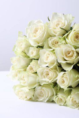 Bir buket güzel çiçek.