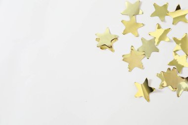 Beyaz zemin üzerine altın yıldız.