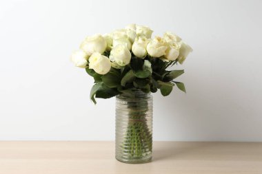 Güzel çiçekli vazo