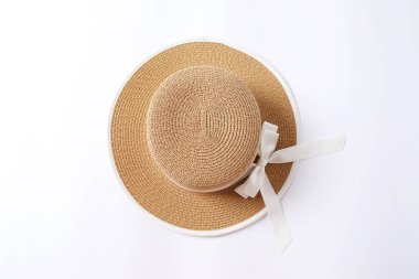 Renkli bir arka planda yaz şapkası