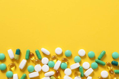 Renkli arka planda haplar 