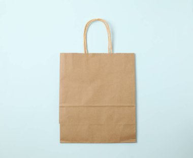 Renkli arkaplanda bir çalışma paketi 