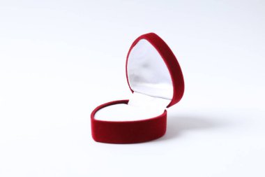 Beyaz arka plan üzerinde izole mücevher kutusu