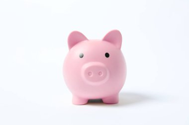 Piggy sikke bankası para tasarrufu, mali güvenlik veya kişisel fon kavramı için beyaz arka planda izole