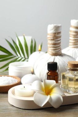 ahşap bir masa güzel spa kompozisyonu