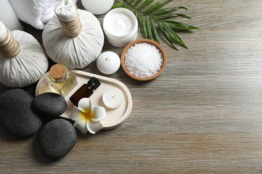 ahşap bir masa güzel spa kompozisyonu