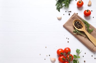 Bitki ve baharatlı taze sebzeler.