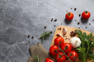 Bitki ve baharatlı taze sebzeler.