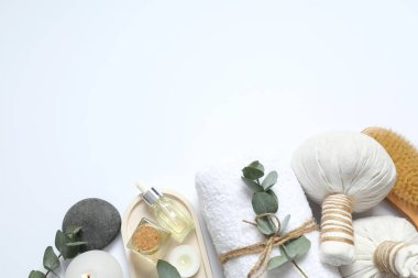 Işık arkaplanındaki güzel spa kompozisyonu 