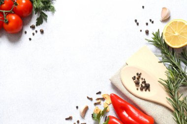 Bitki ve baharatlı taze sebzeler.