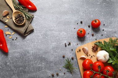 Bitki ve baharatlı taze sebzeler.