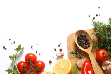 Bitki ve baharatlı taze sebzeler.