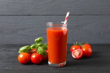 Tomato juice in a glass and fresh tomatoes 