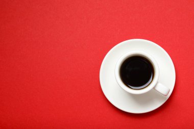 Bir fincan kahve, yakın çekim.