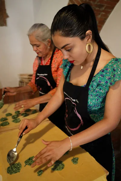 Pasta making class in Tuscany, 4 family mexican women, mom, 2 daugthers and a niece participating in a making pasta lesson in Tuscany in a countryside beautiful homly place with original homemade cook