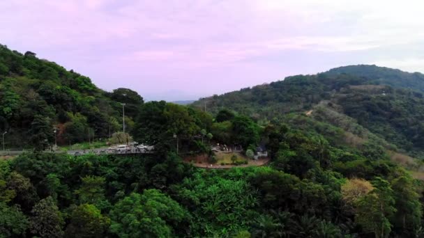 Karon View Point Βραδινά Γυρίσματα Όμορφο Ροζ Ουρανό Πράσινα Βουνά — Αρχείο Βίντεο