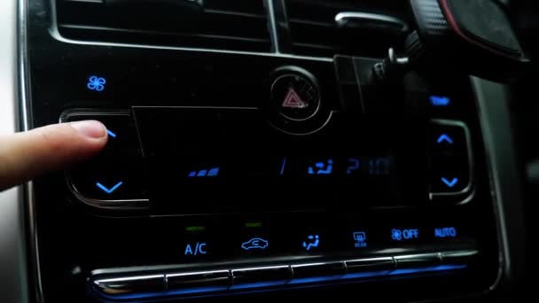 Fotografowanie Samochodzie Wzrost Zmniejszenie Klimatyzatora Wnętrze Samochodu Panel Sterowania Wyświetlacz — Wideo stockowe