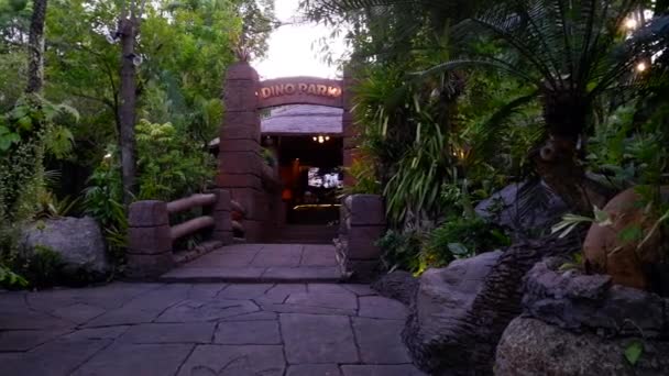 Entrada Restaurante Dino Park Mini Golf Phuket Karon Kata Restaurante — Vídeos de Stock