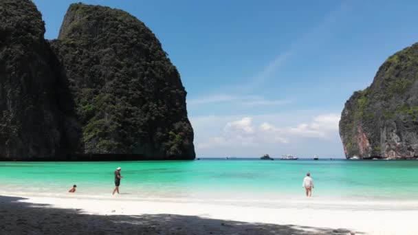 Maya Bay Beach Koh Phi Phi Thailand Turkos Färgat Hav — Stockvideo