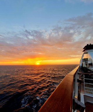 Denizde gün batımı