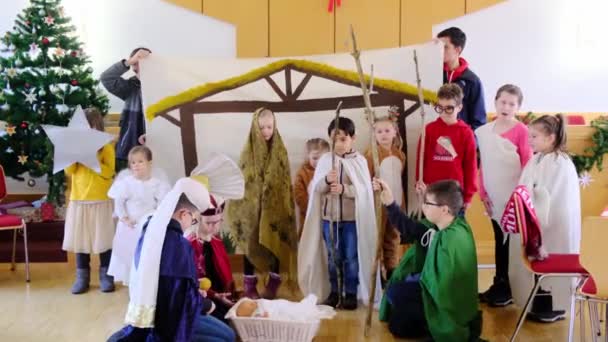 Langen Németország December 2022 Gyerekek Hogy Betlehem Jelenetet Jézus Egyház — Stock videók