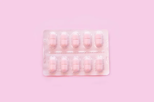 Buborékcsomagolás Rózsaszín Tablettákkal Rózsaszín Háttérrel Monokróm Egyszerű Lapos Feküdt Orvosi — Stock Fotó