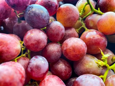 Lezzetli taze üzüm yığınlarının üst görünümü yemek arkaplanı dokusudur