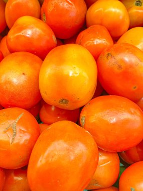 Lezzetli taze domates yığınının üst görünümü yemek arkaplanı dokusudur