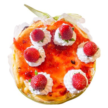 Çilek meyveli, reçelli ve çırpılmış kremalı peynirli kek.