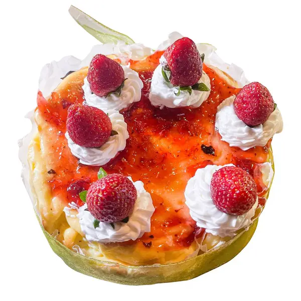 Çilekli, reçelli ve çırpılmış kremalı leziz cheesecake.