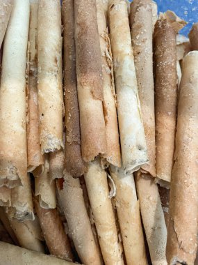 Gıda arkaplanı olarak waffle böreklerinin yakın görüntüsü veya kue semprong