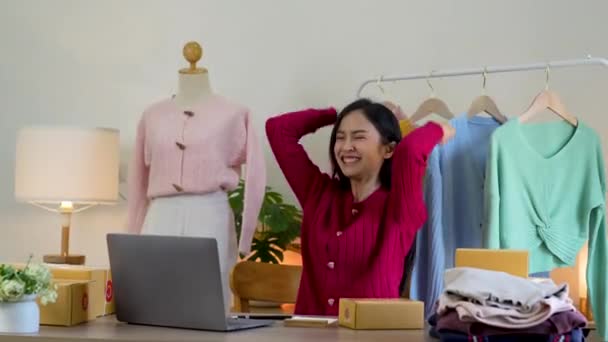 Empresario Pequeña Empresa Startup Mujer Asiática Independiente Usando Ordenador Portátil — Vídeos de Stock