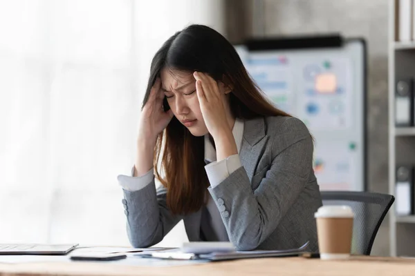 Stressed Asian Business Woman Worry Marketing Plan Years Account Real — Stock Photo, Image