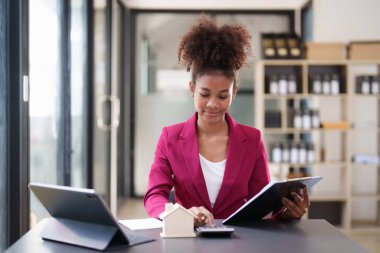 Business woman or Real Estate agent explain signing agreement for buying house. Bank manager and real estate concept.