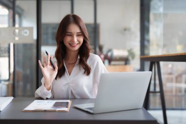 Portrait of business accountant using laptop for analyze financial data. finance, tax, accounting concept.