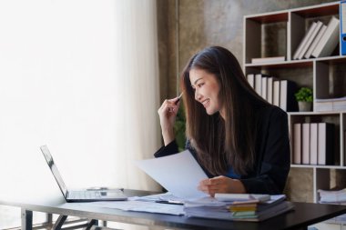 Beautiful business woman analyze fund investment. Business Consulting, Accounting, finance investment concept.