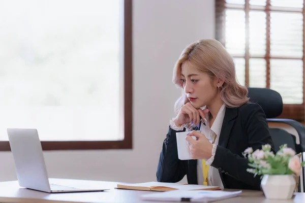 Tired Business Woman Stress Works Many Paperwork Document Migraine Attack — 스톡 사진