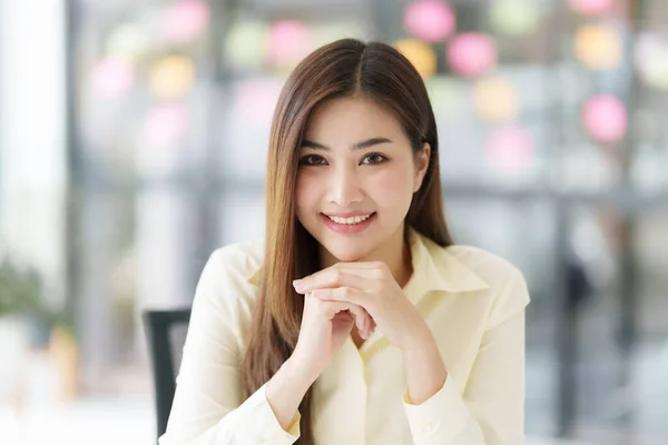 Usmívání Veselý Krásný Pěkný Obchod Asijské Žena — Stock fotografie