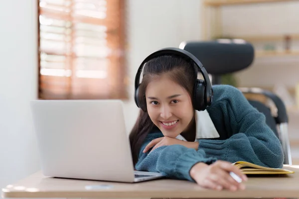 Learning Online Educação Distanciamento Social Internet Mulher Asiática Estudante Vídeo — Fotografia de Stock