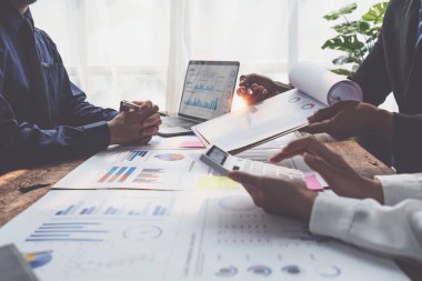 İş Adamları Topluluğu Analiz Finansal Planı, Tartışma, Büroda Evrak ile Araştırma, Muhasebe Konsepti.